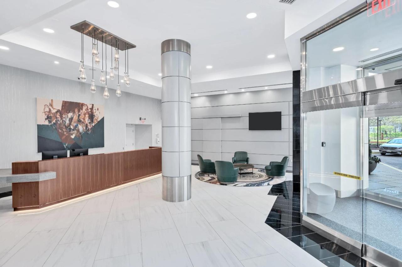 Modern & Charming Apt With Rooftop @Pentagon City Arlington Exteriör bild