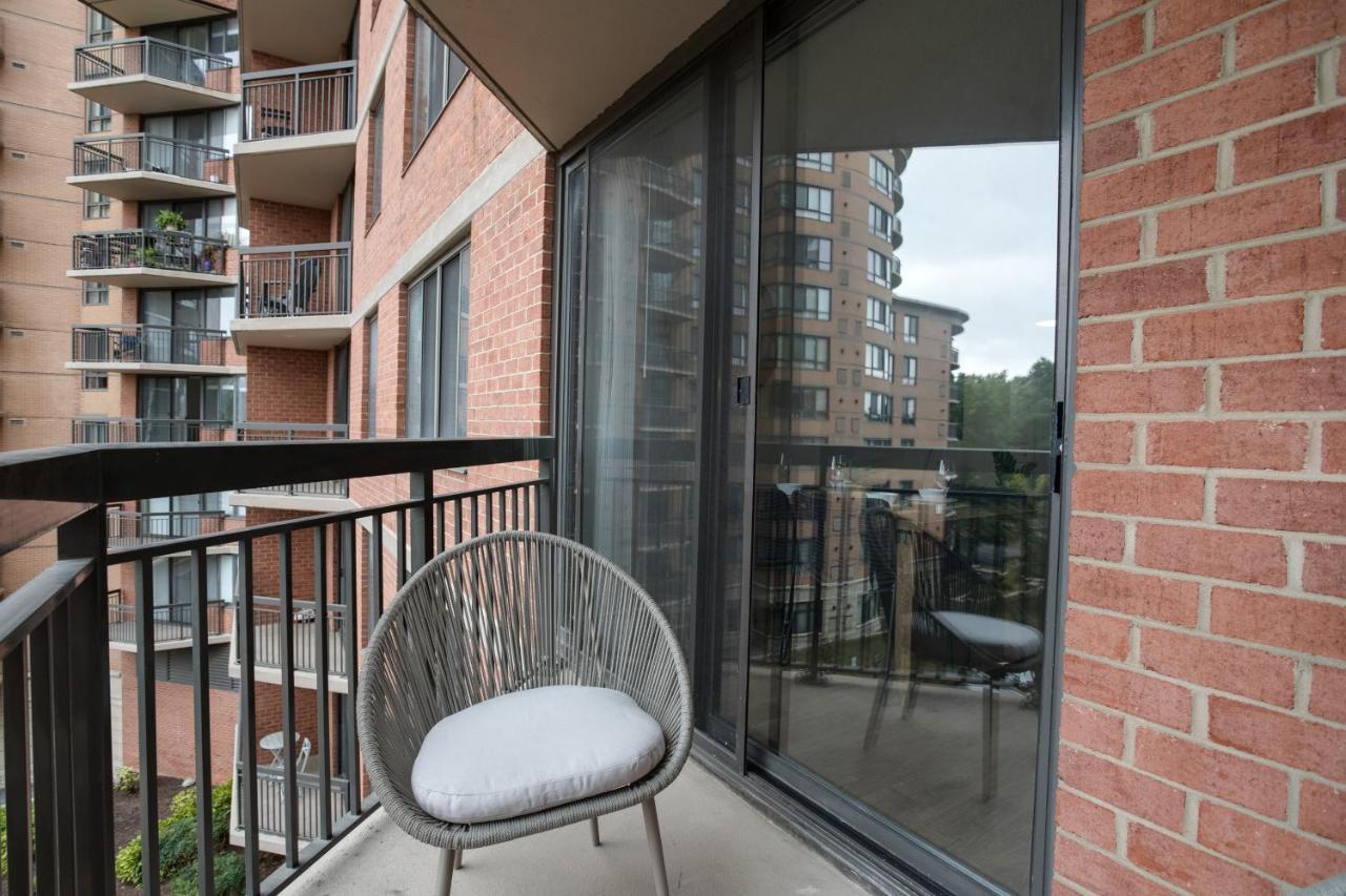 Modern & Charming Apt With Rooftop @Pentagon City Arlington Exteriör bild