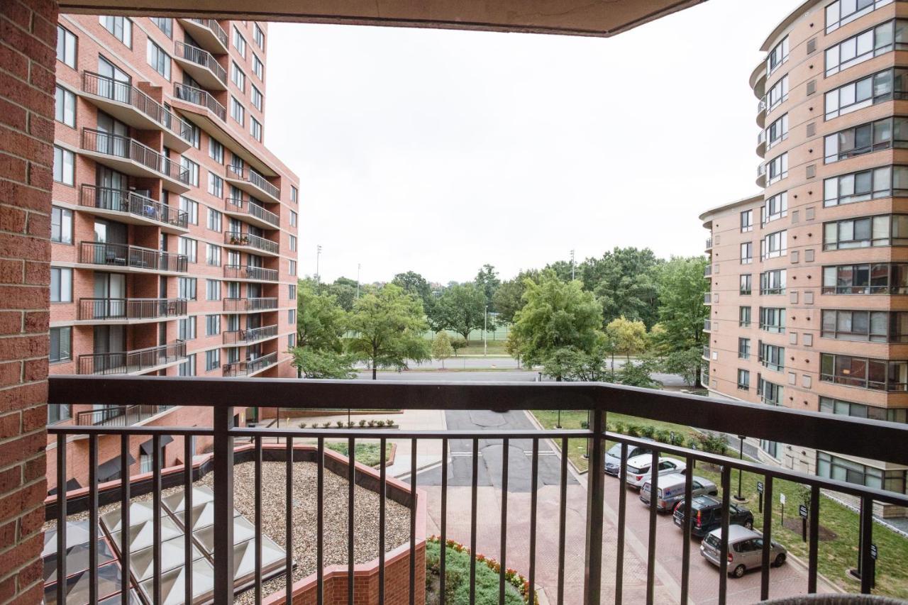 Modern & Charming Apt With Rooftop @Pentagon City Arlington Exteriör bild