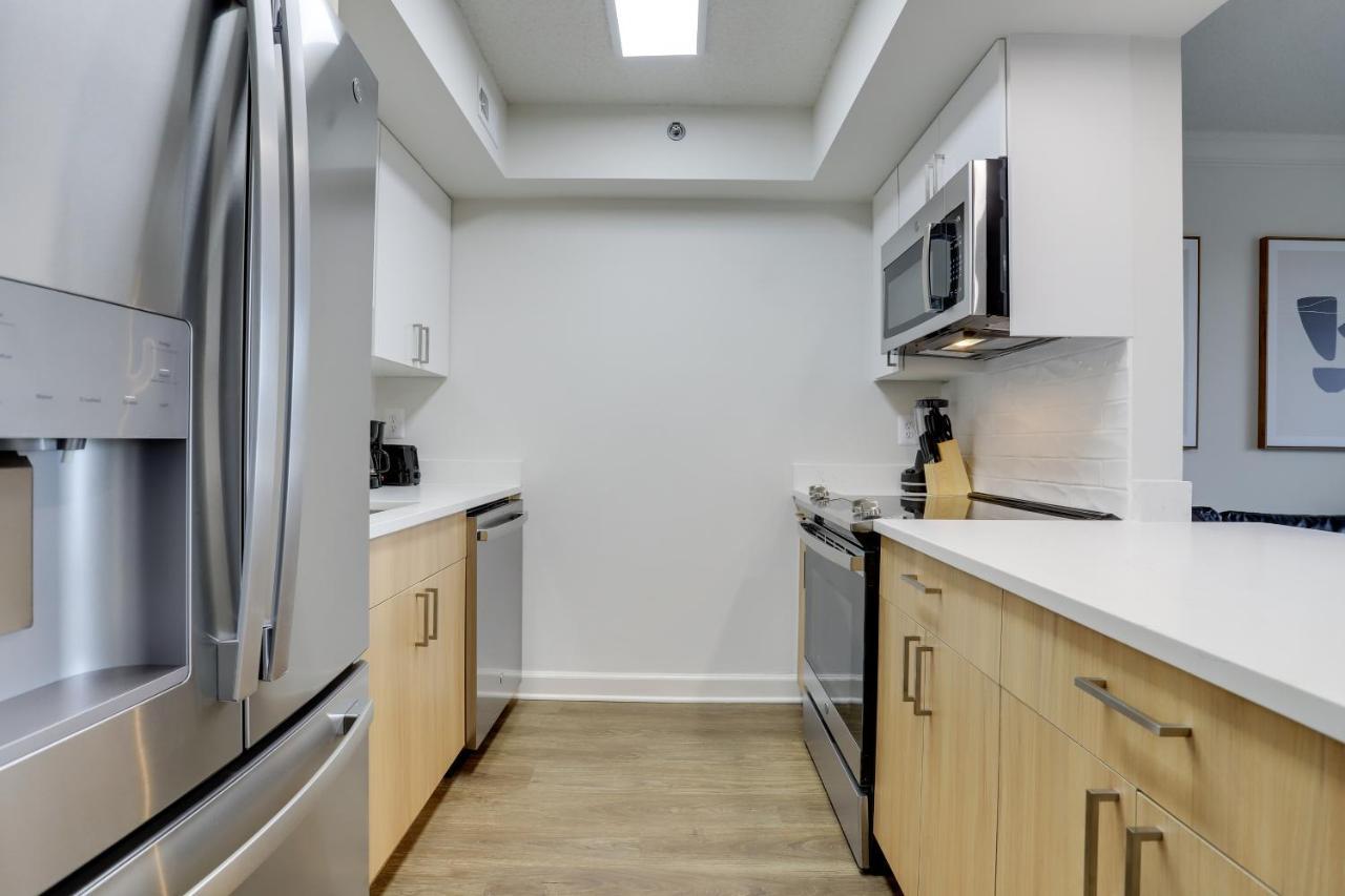 Modern & Charming Apt With Rooftop @Pentagon City Arlington Exteriör bild