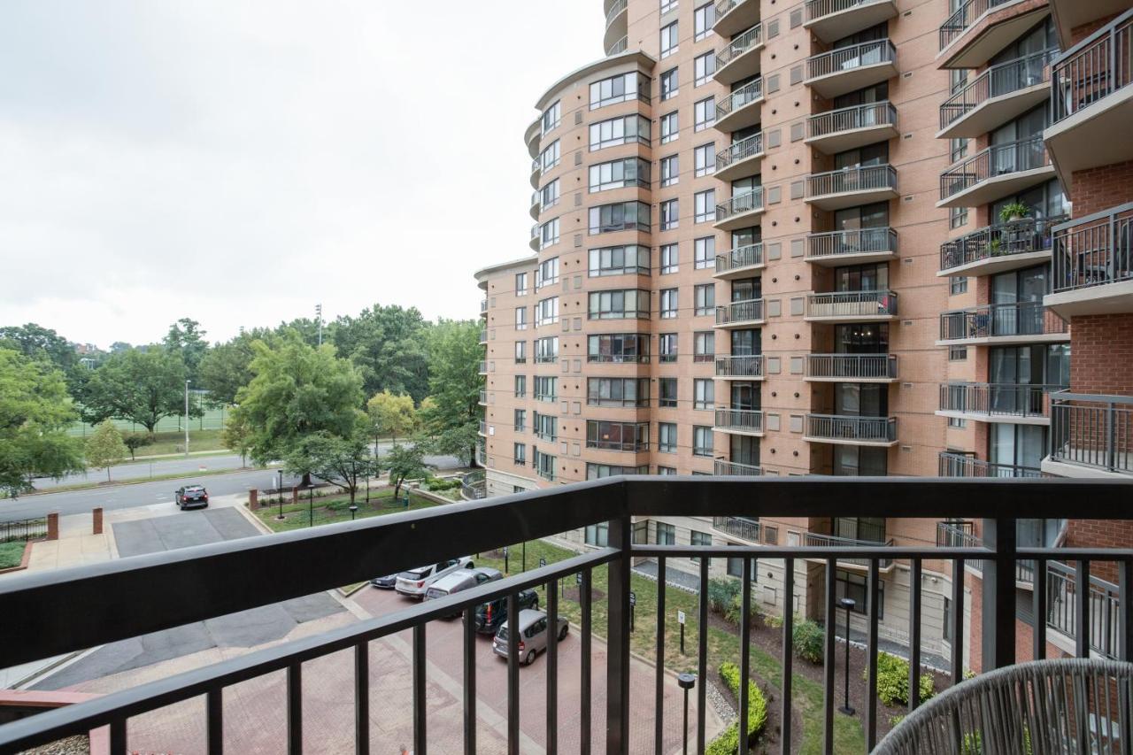 Modern & Charming Apt With Rooftop @Pentagon City Arlington Exteriör bild