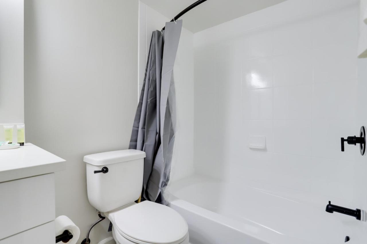 Modern & Charming Apt With Rooftop @Pentagon City Arlington Exteriör bild